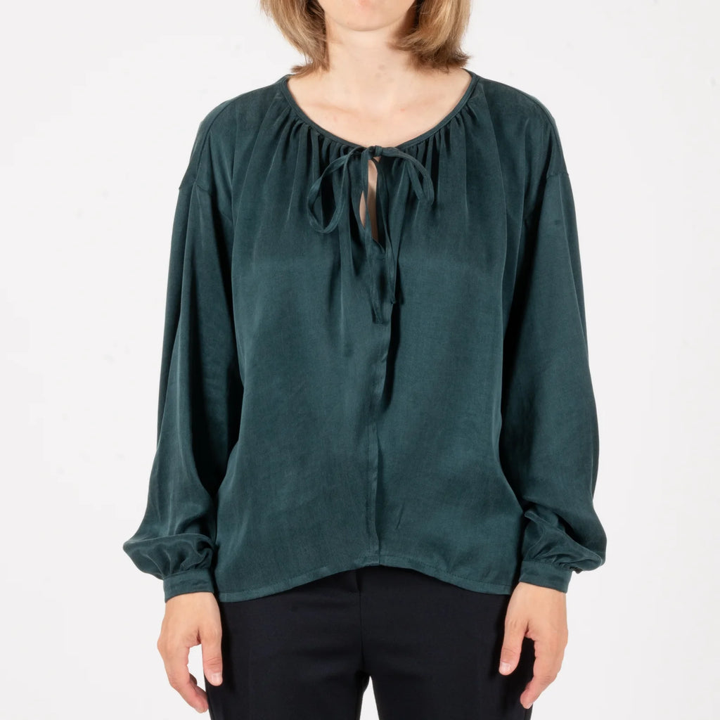 Das elegante Top aus veganer Seide