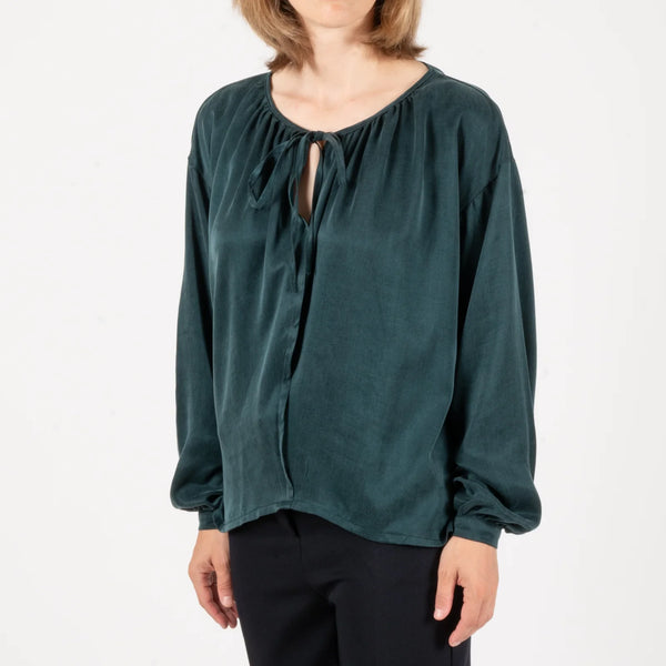 The easy top made of vegan silk - forest green